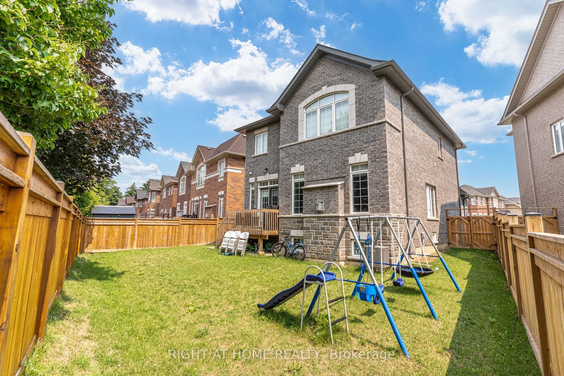51 Rosewell Crescent