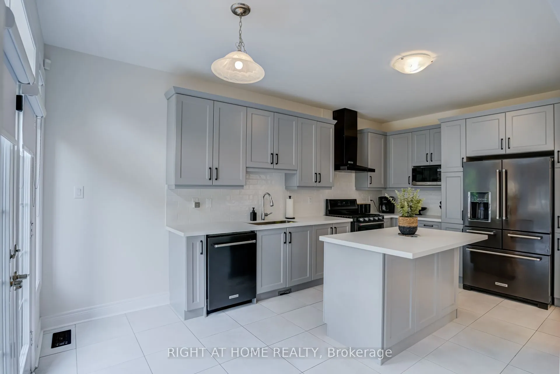 51 Rosewell Crescent