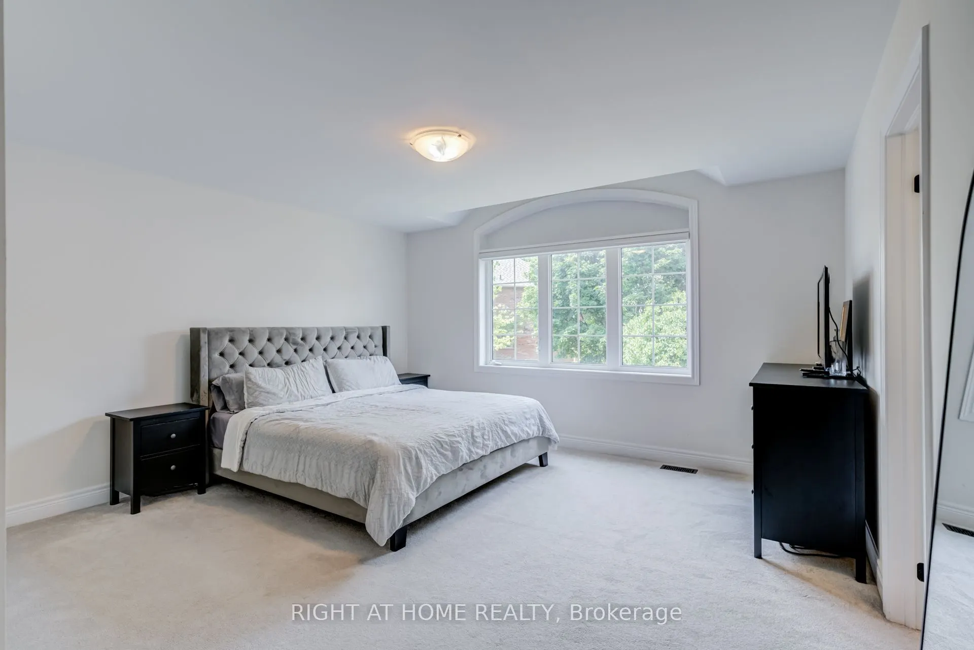 51 Rosewell Crescent