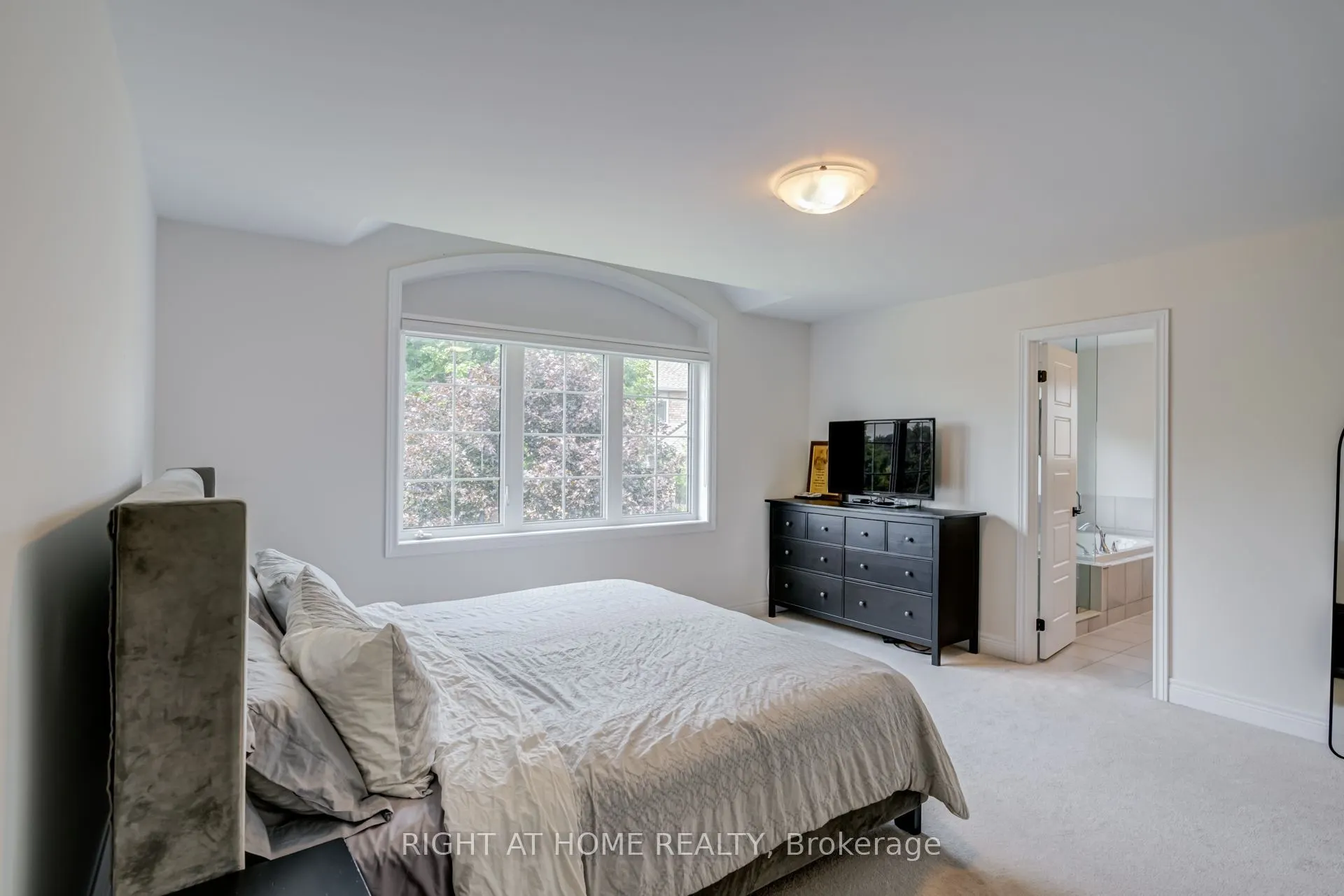 51 Rosewell Crescent