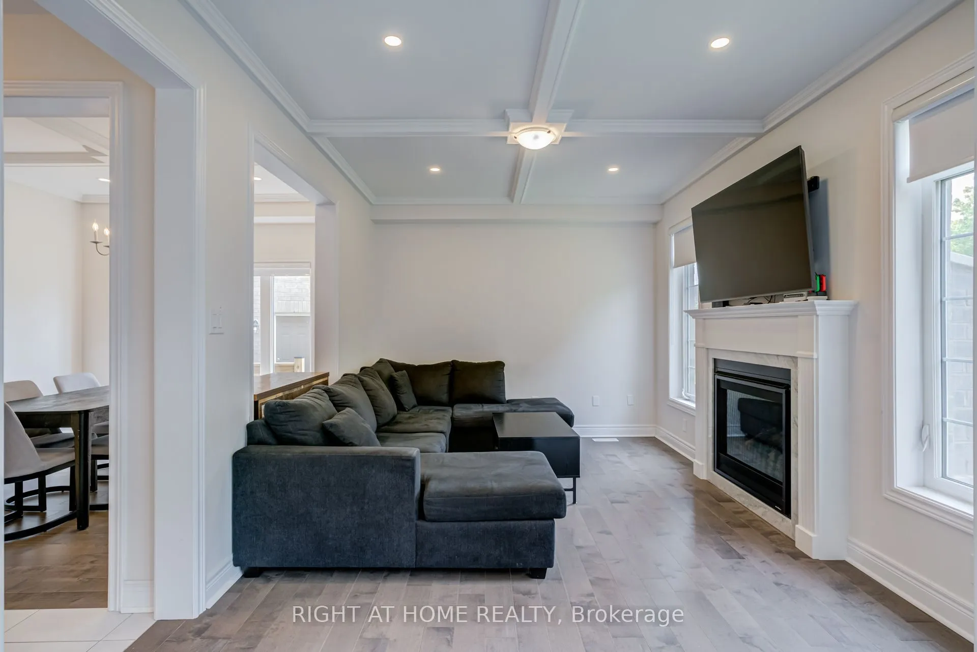51 Rosewell Crescent