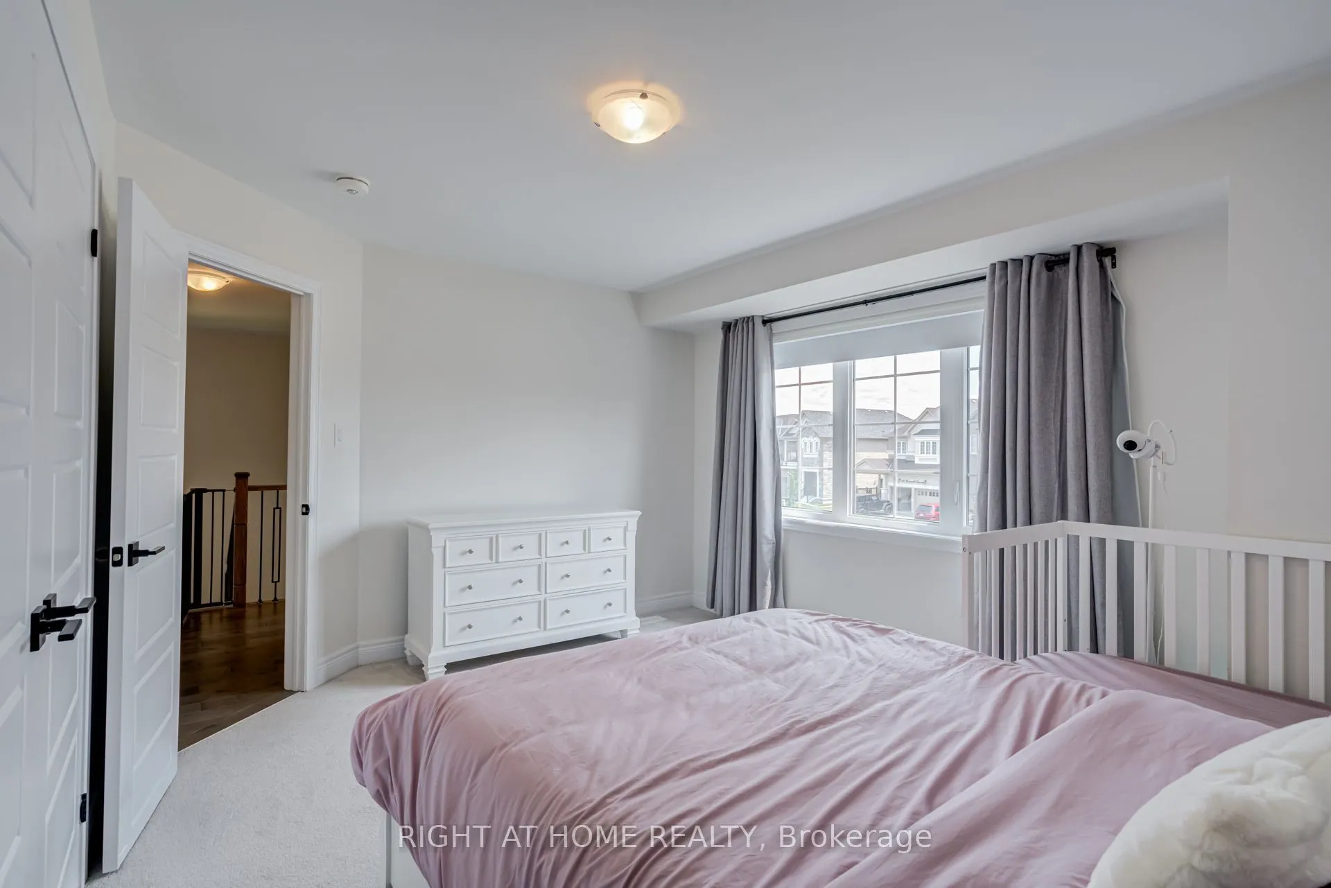 51 Rosewell Crescent
