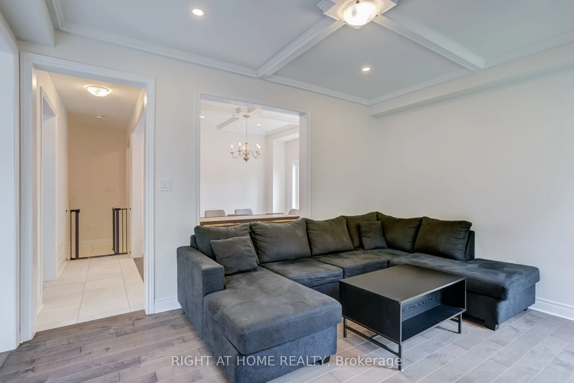 51 Rosewell Crescent