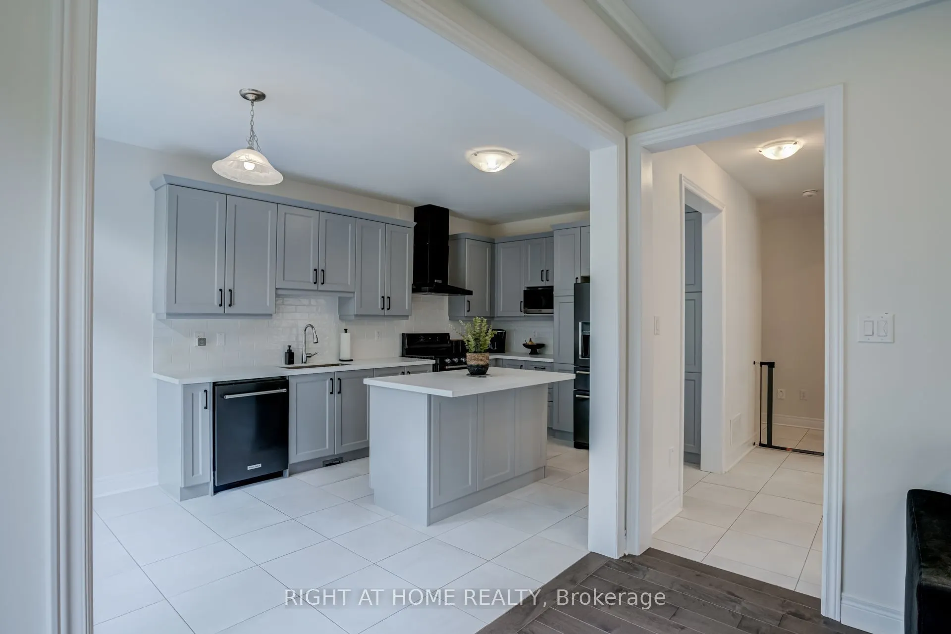 51 Rosewell Crescent