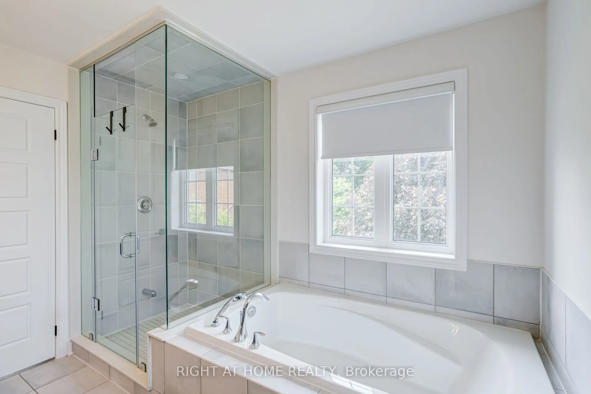 51 Rosewell Crescent