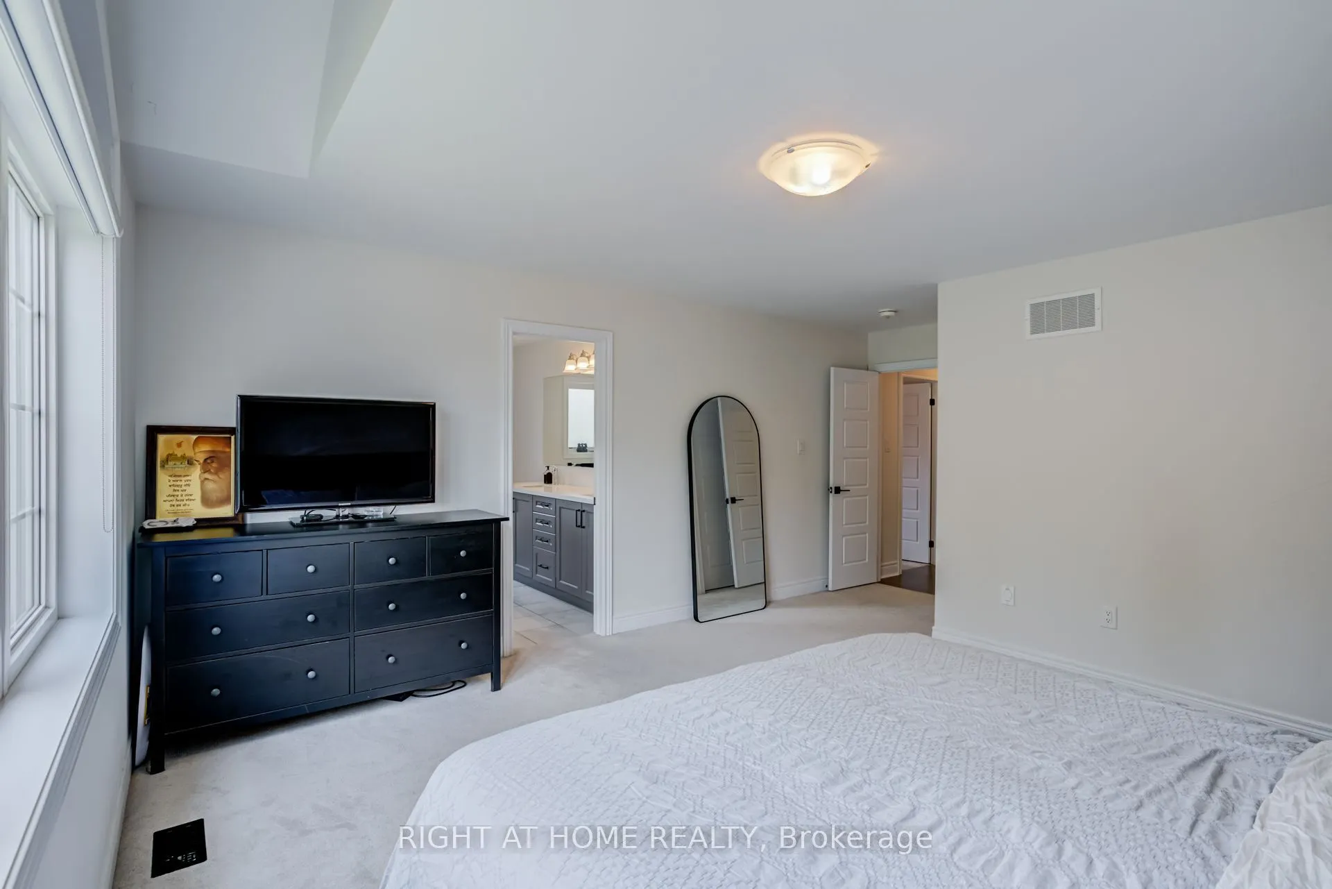 51 Rosewell Crescent