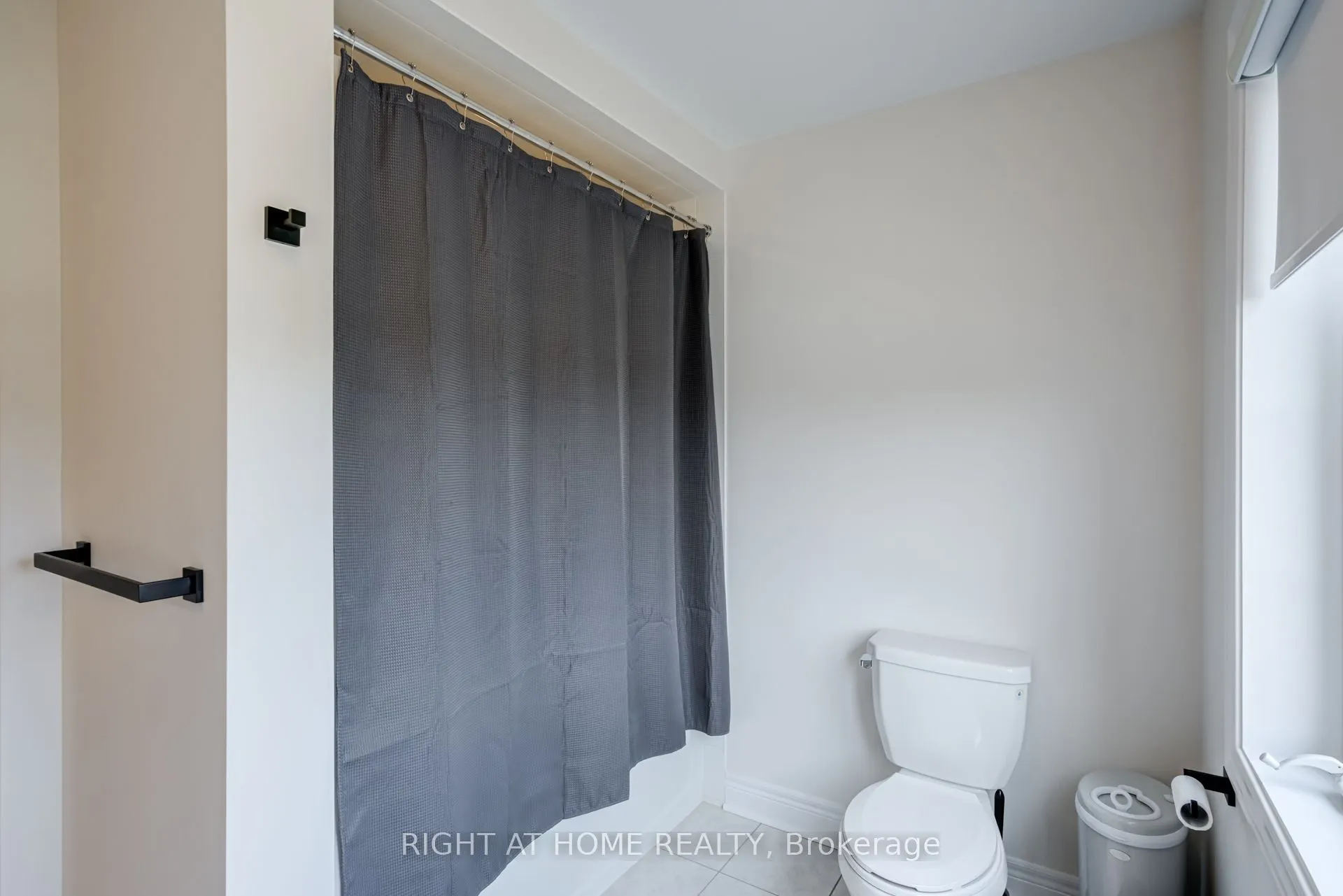51 Rosewell Crescent