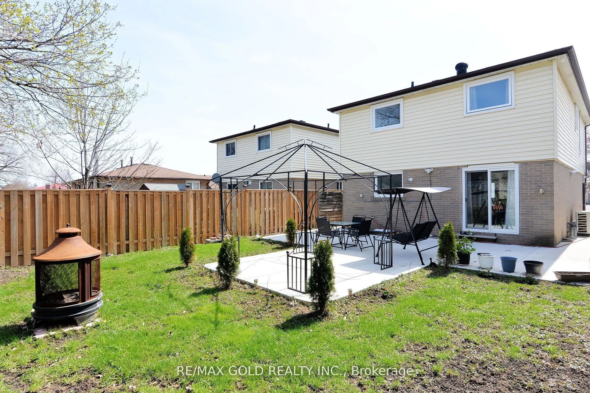 48 Garside Crescent