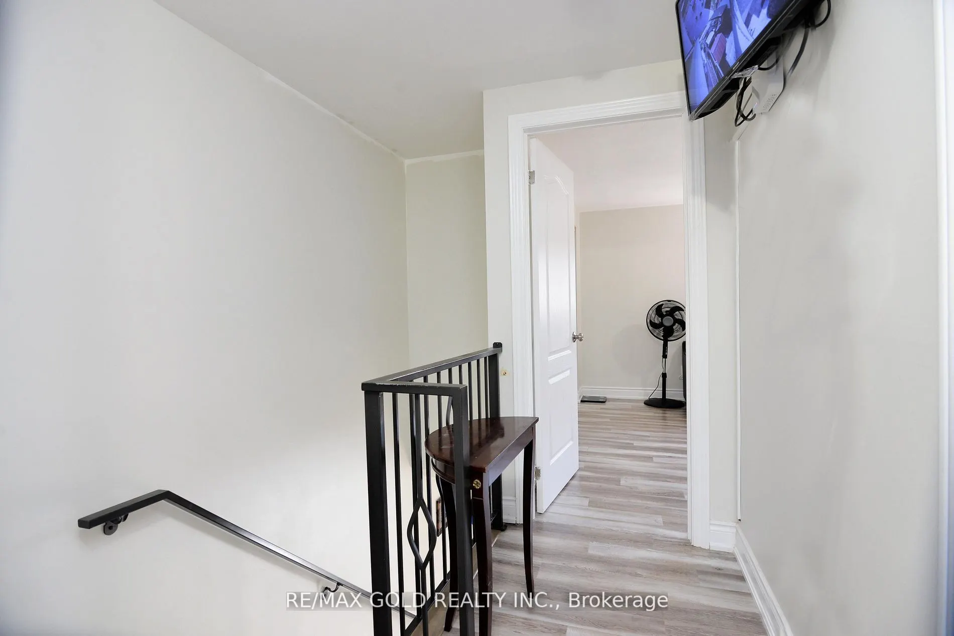 48 Garside Crescent