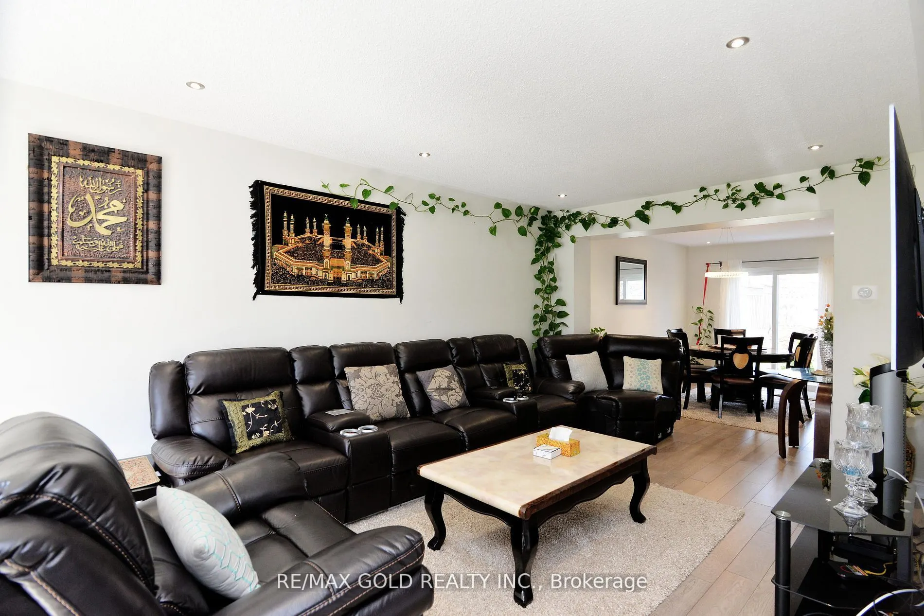 48 Garside Crescent