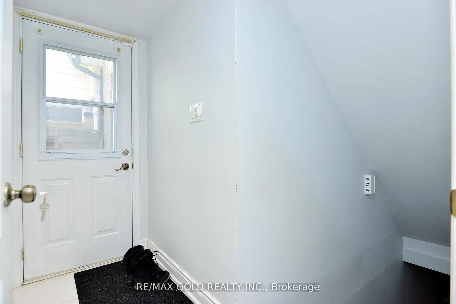 48 Garside Crescent