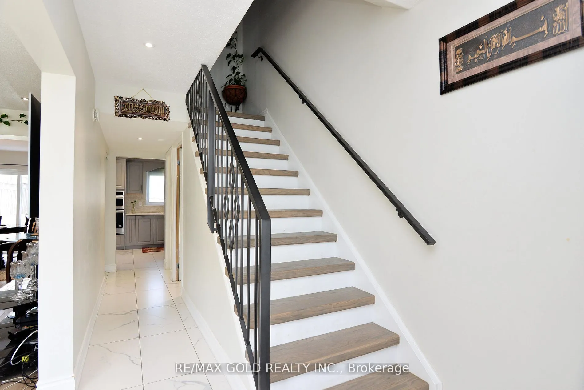 48 Garside Crescent