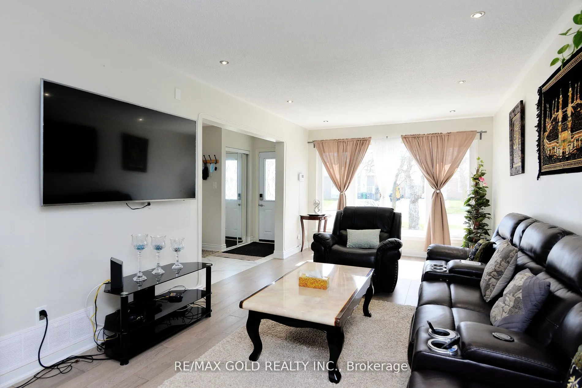 48 Garside Crescent