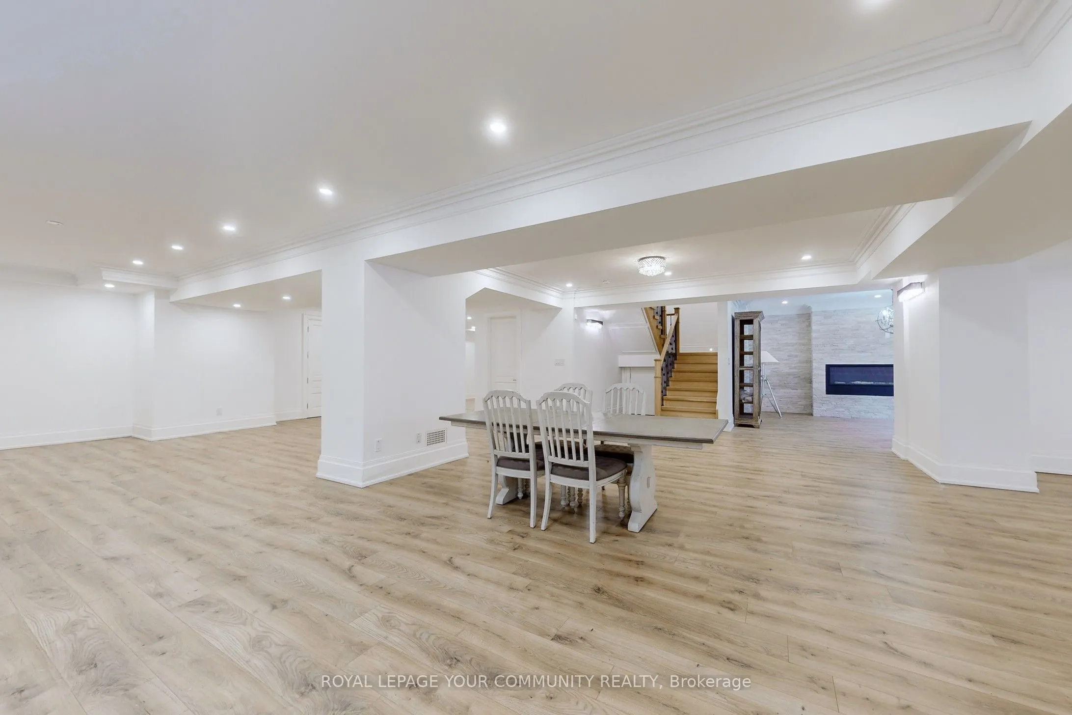 1427 Lakeshore Road W
