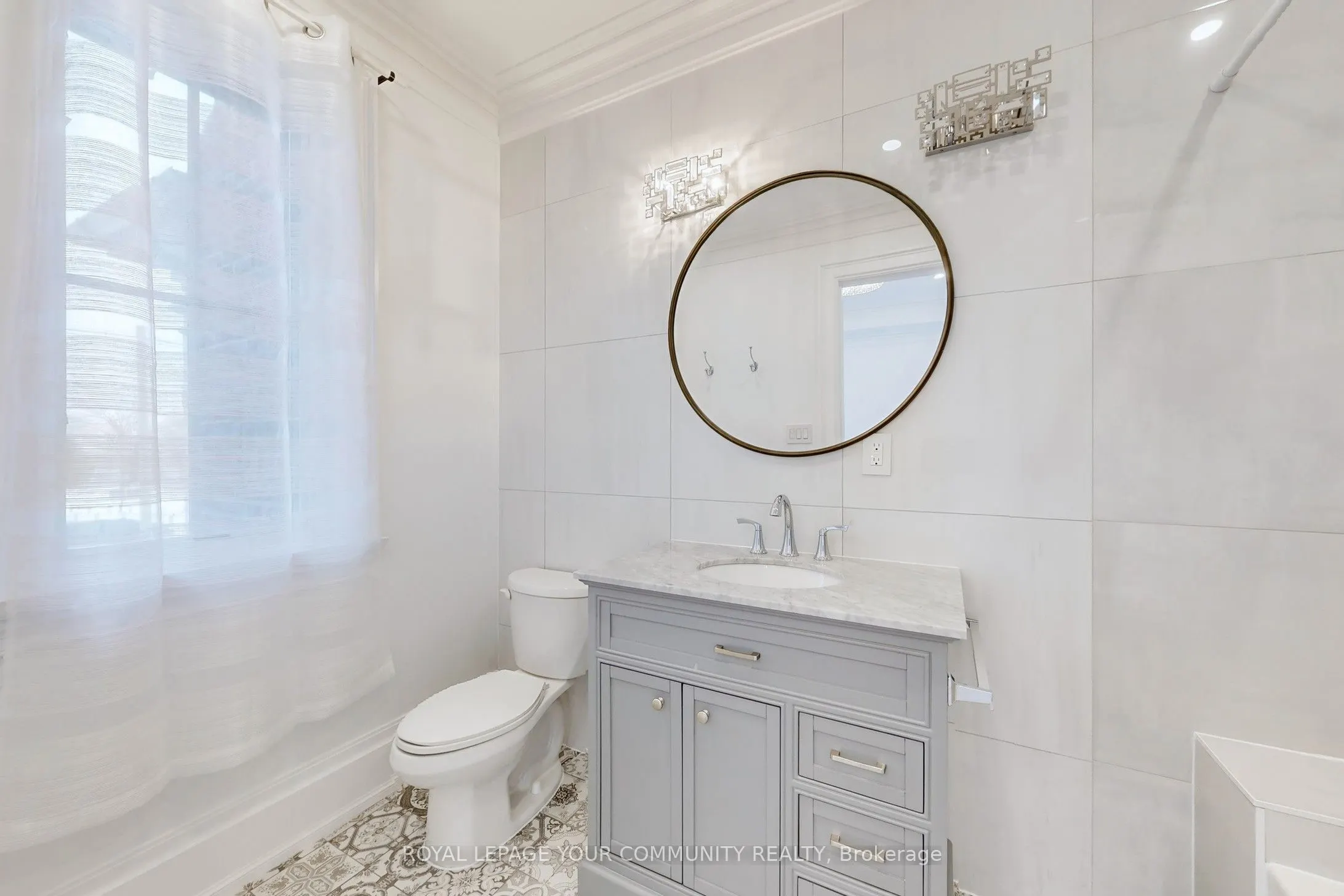 1427 Lakeshore Road W