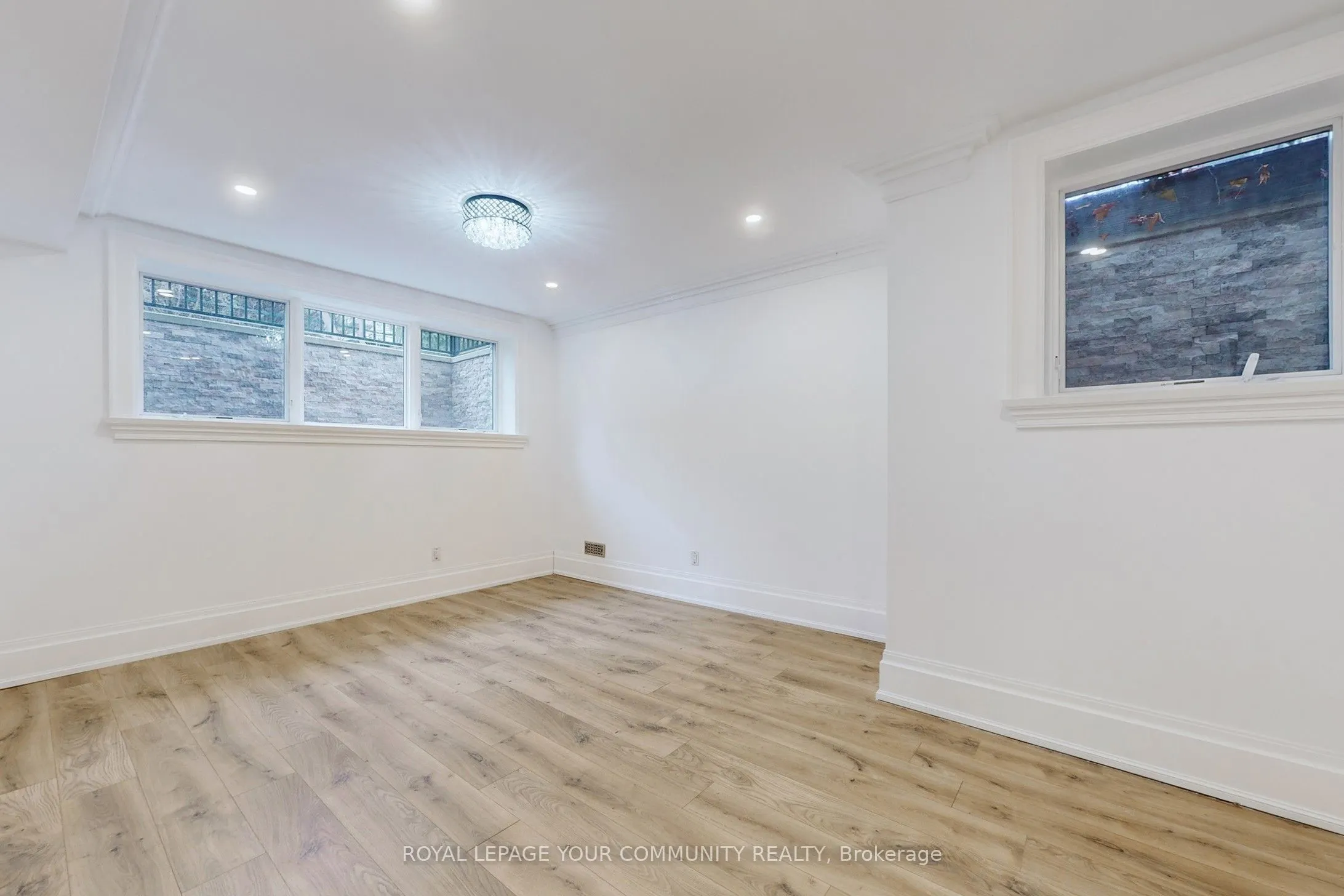 1427 Lakeshore Road W
