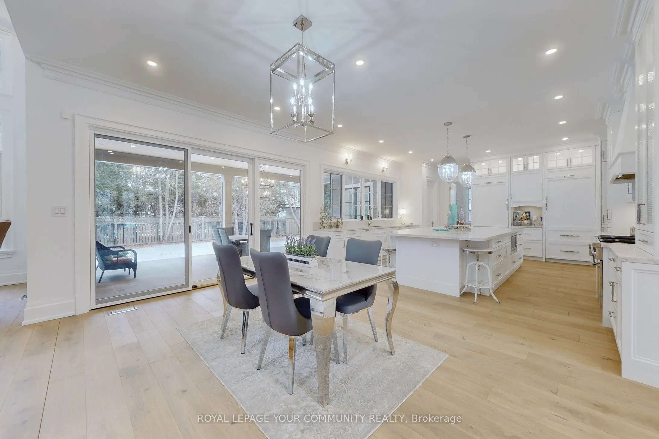 1427 Lakeshore Road W