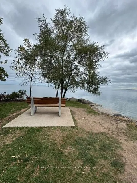 1427 Lakeshore Road W