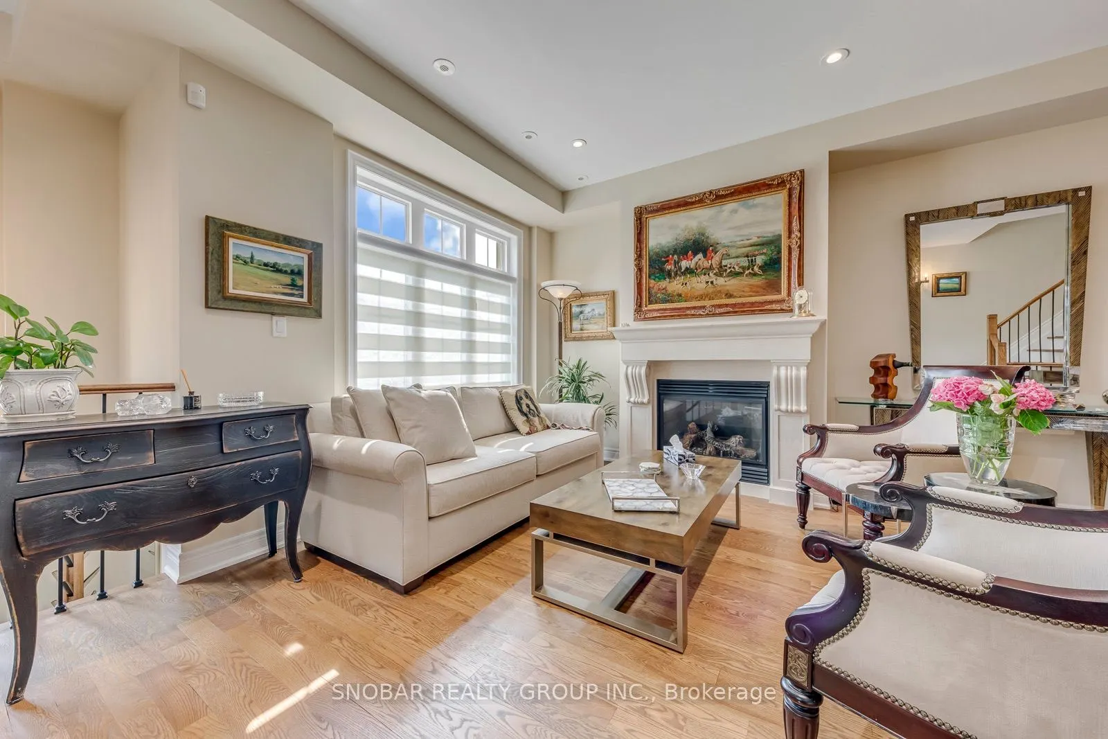 208 La Rose Avenue #9