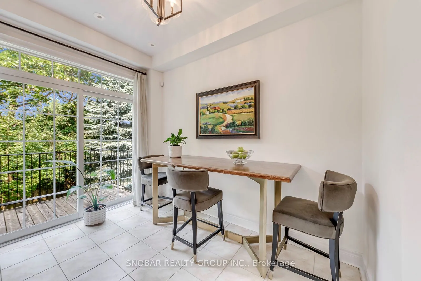 208 La Rose Avenue #9