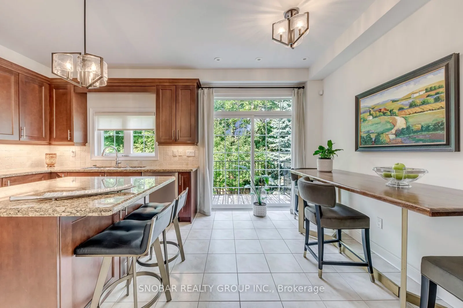 208 La Rose Avenue #9