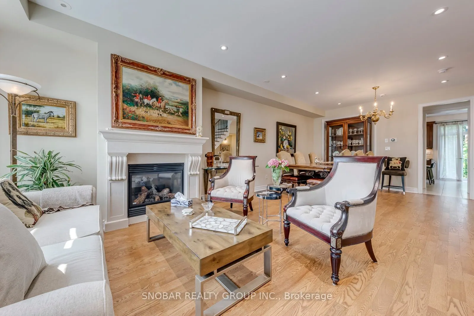 208 La Rose Avenue #9