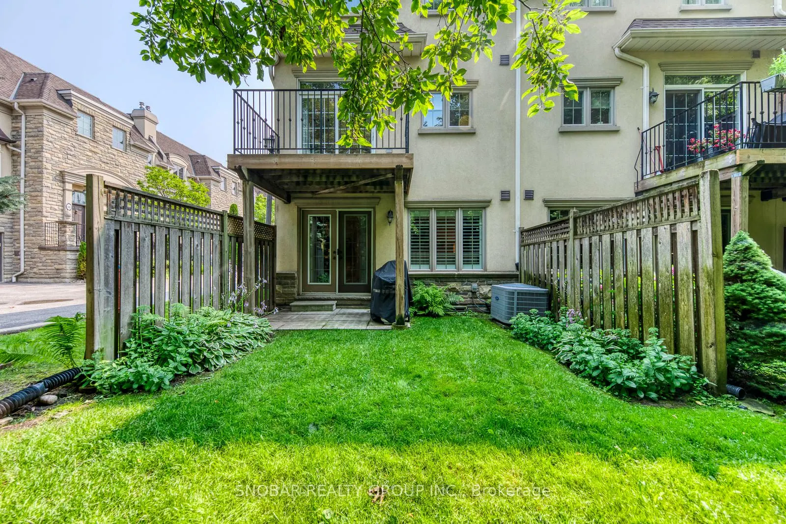 208 La Rose Avenue #9