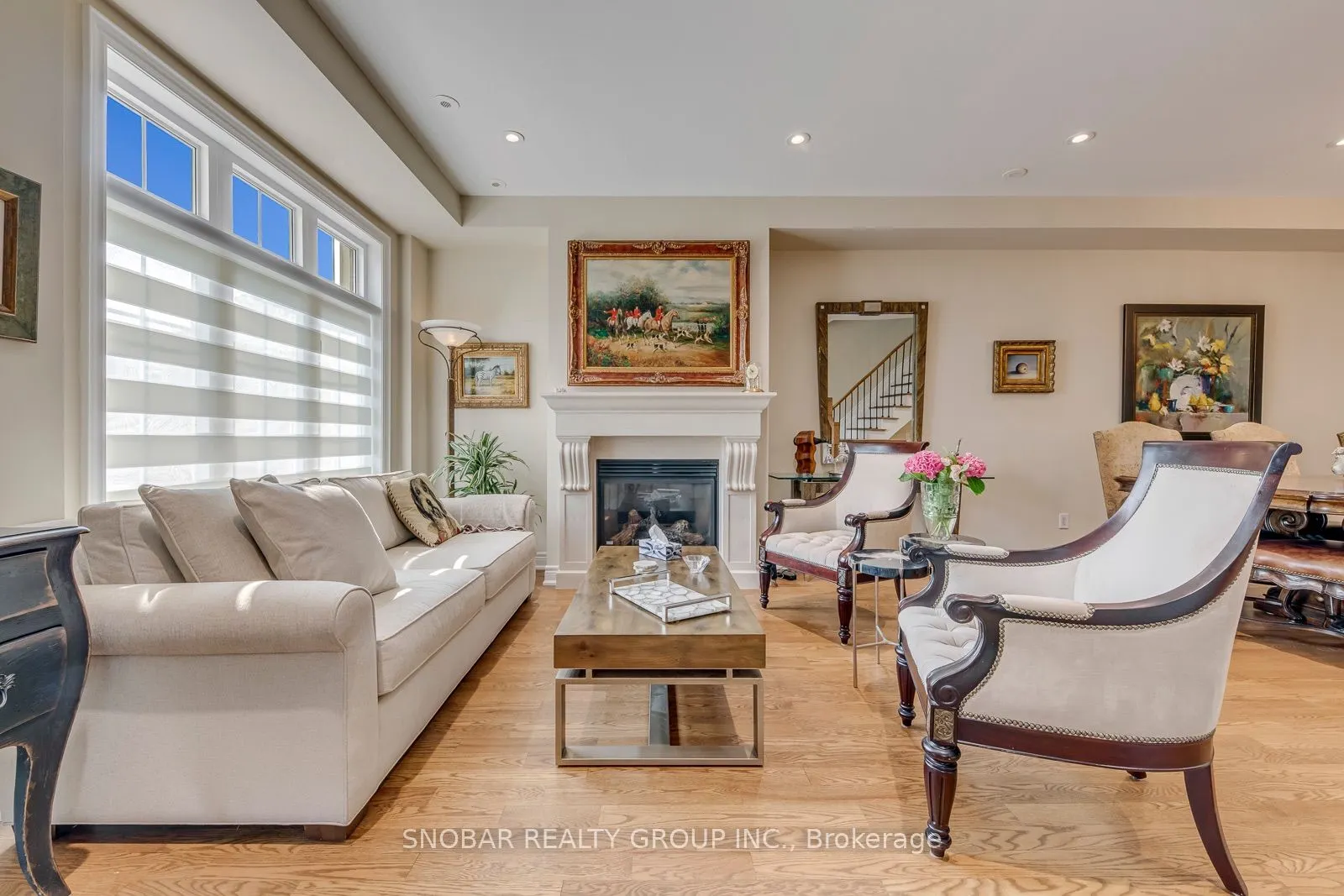 208 La Rose Avenue #9