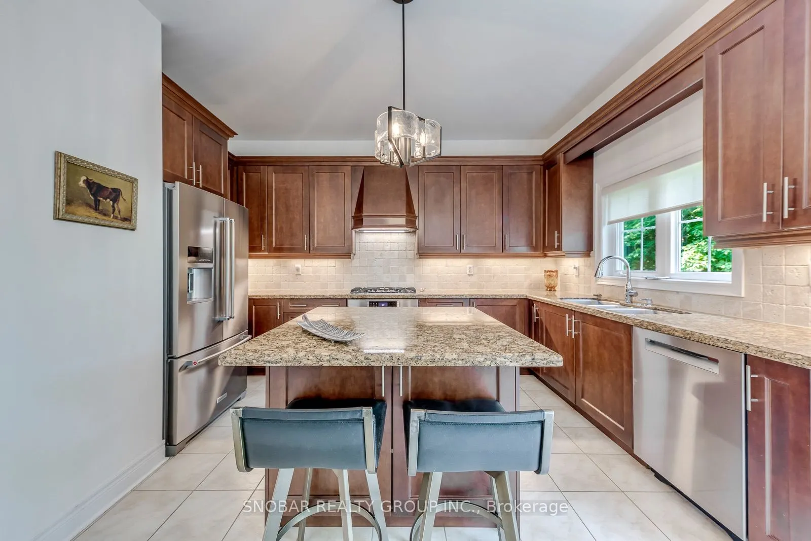 208 La Rose Avenue #9