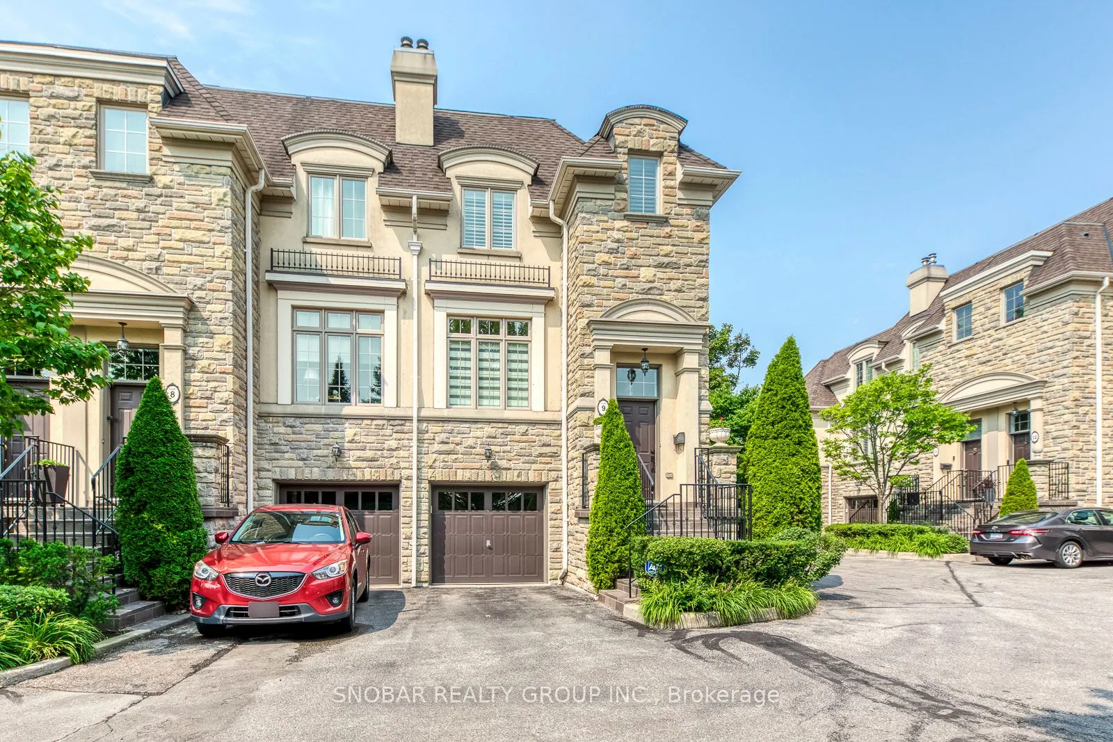 208 La Rose Avenue #9