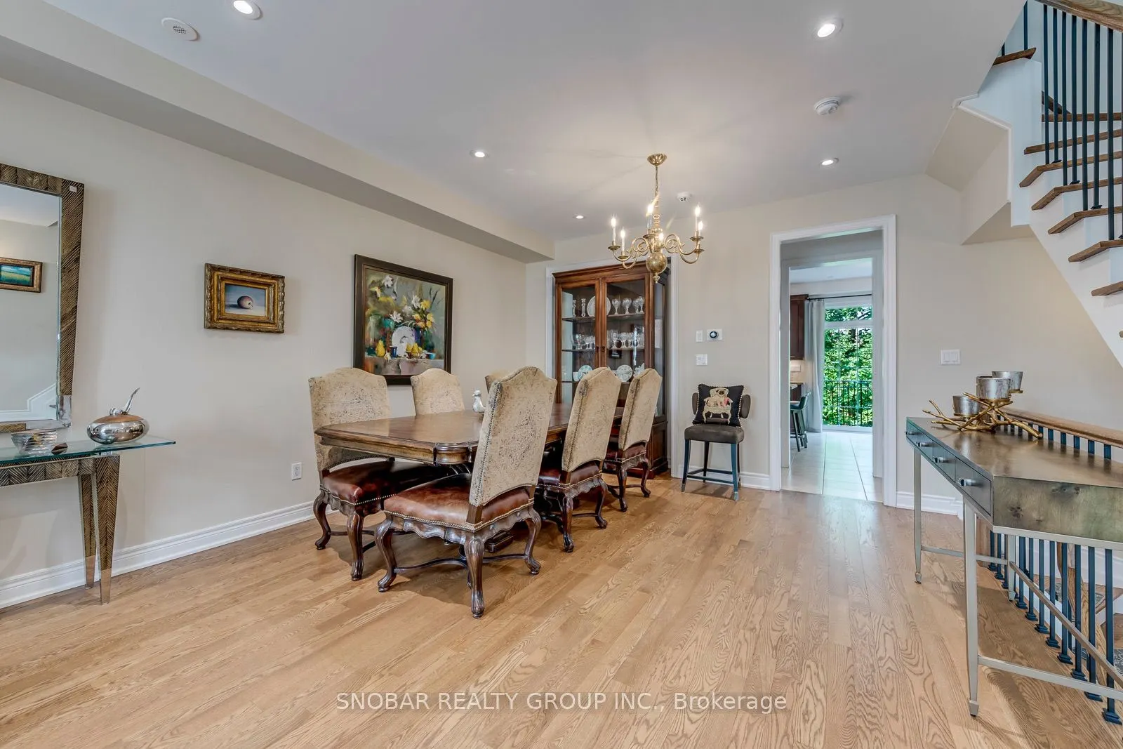 208 La Rose Avenue #9