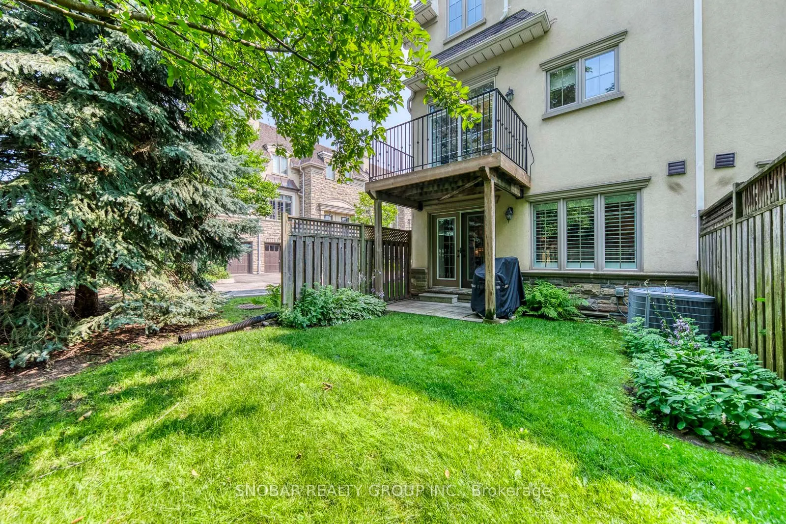 208 La Rose Avenue #9