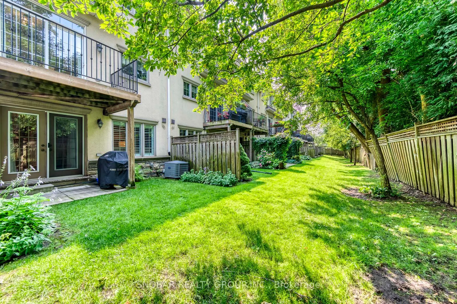 208 La Rose Avenue #9