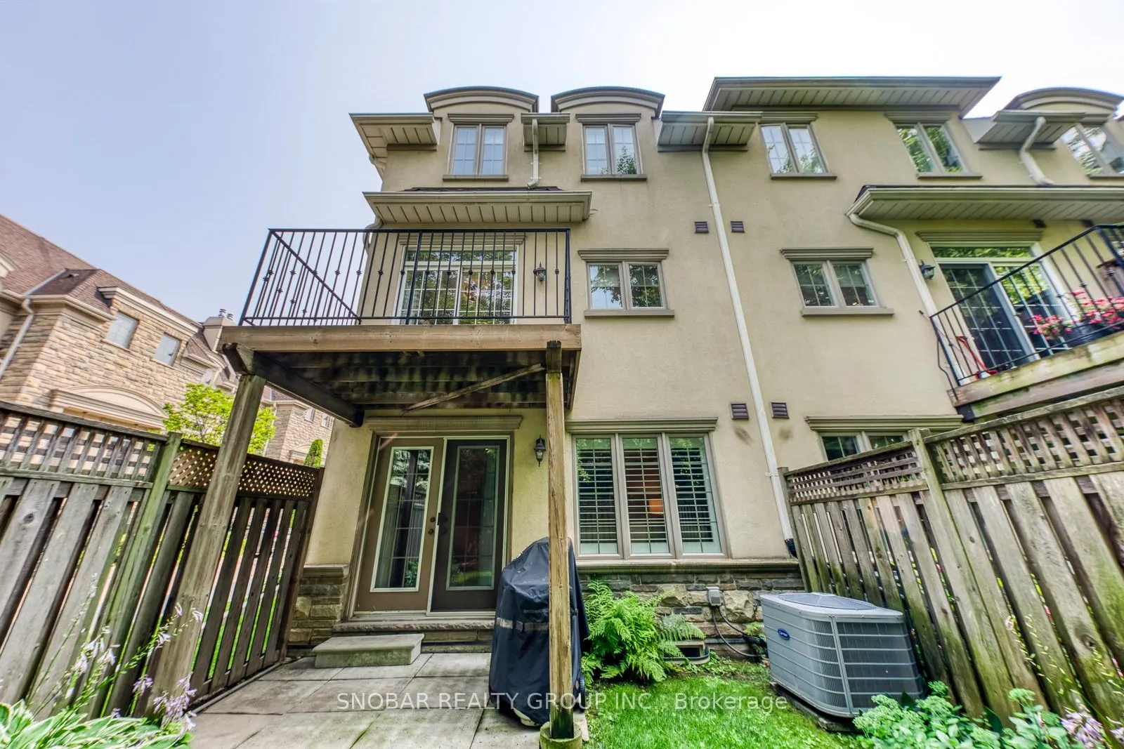 208 La Rose Avenue #9