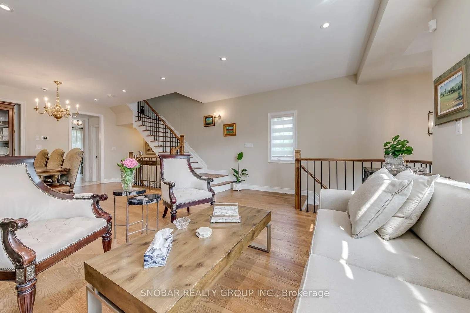 208 La Rose Avenue #9