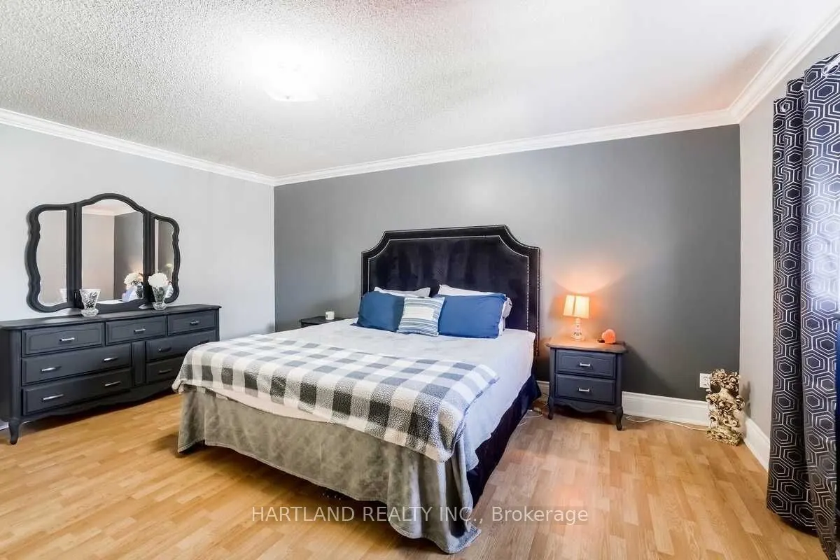 476 Jay Crescent