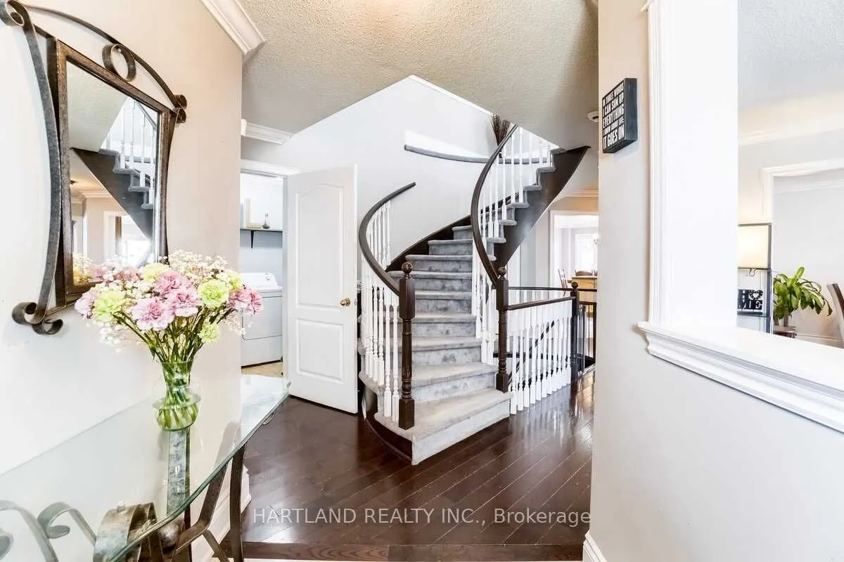 476 Jay Crescent