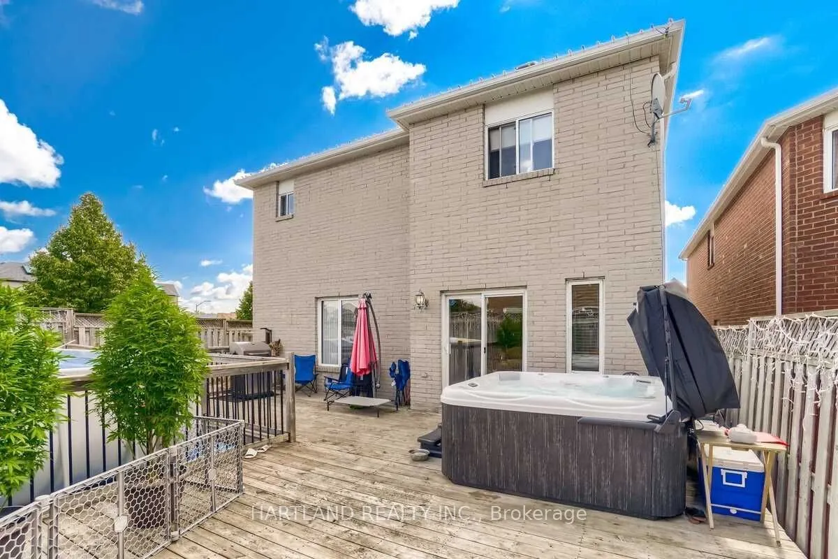 476 Jay Crescent