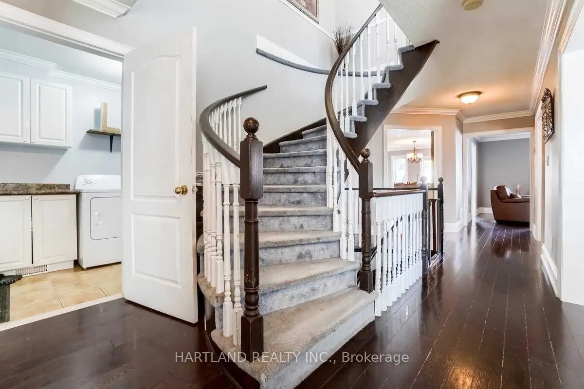 476 Jay Crescent
