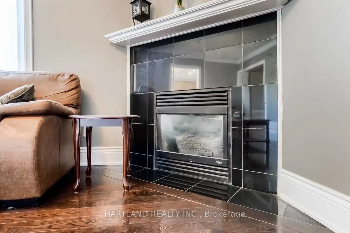 476 Jay Crescent