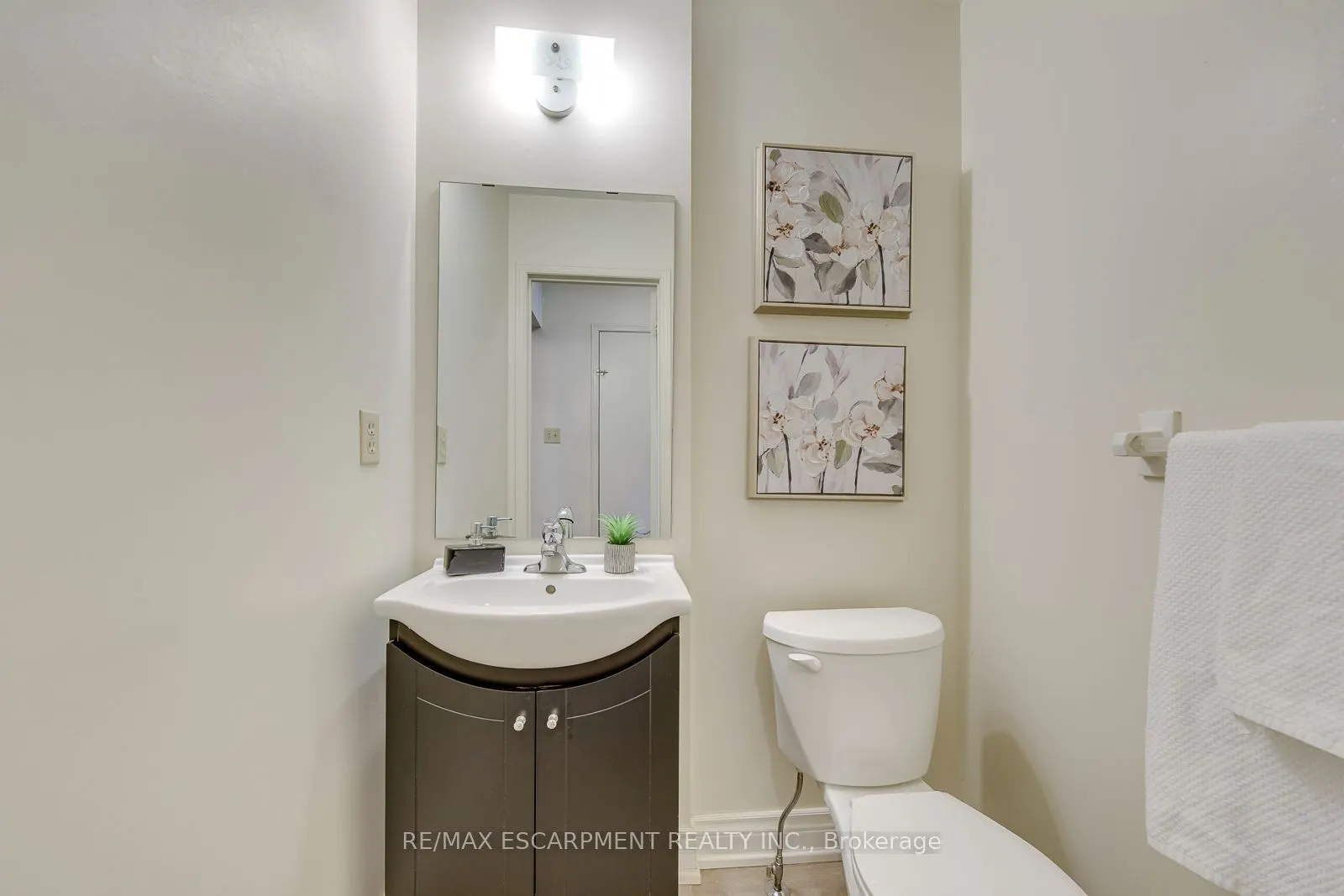 2442 Wynten Way