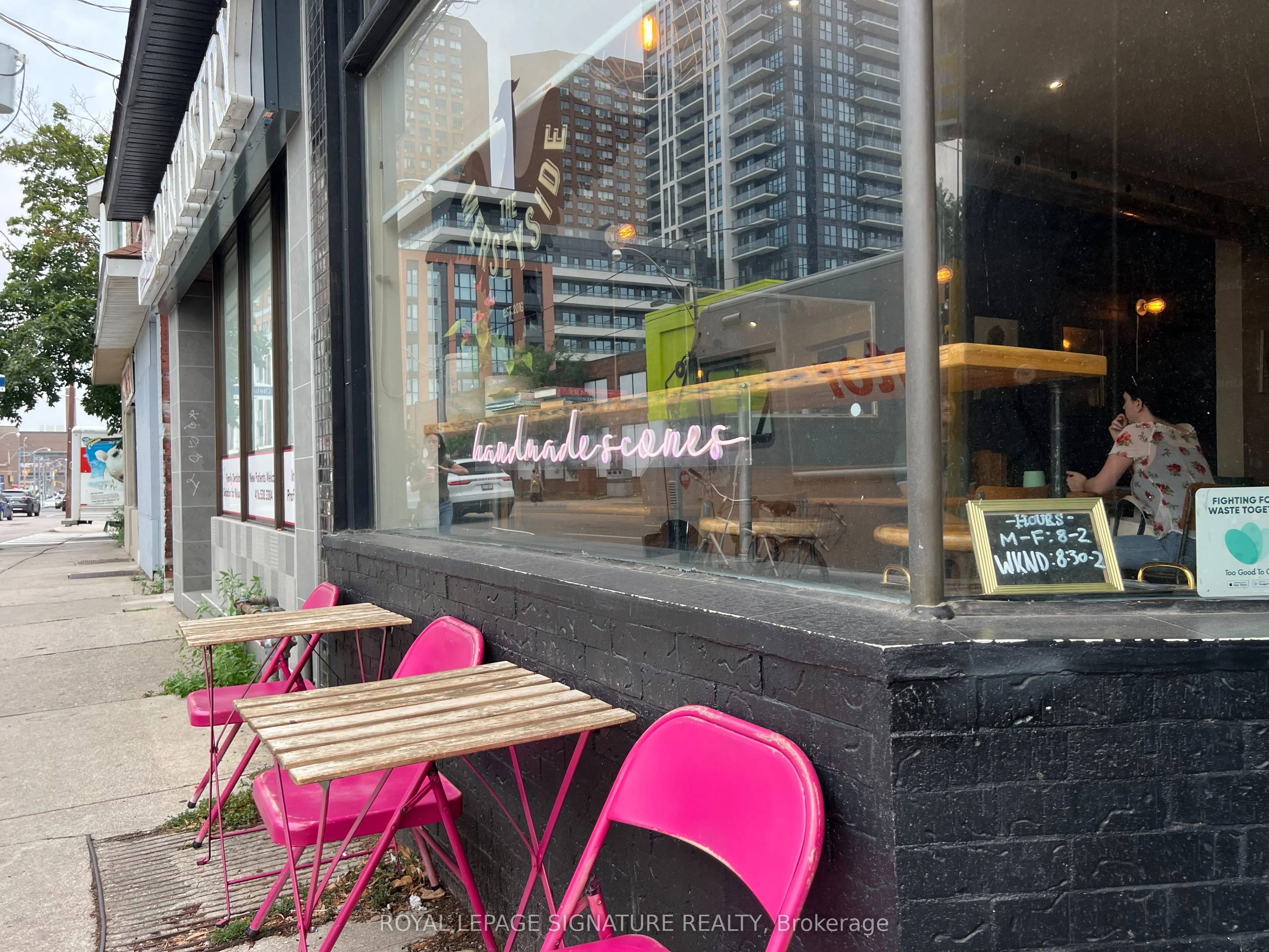 2413 Dundas Street W