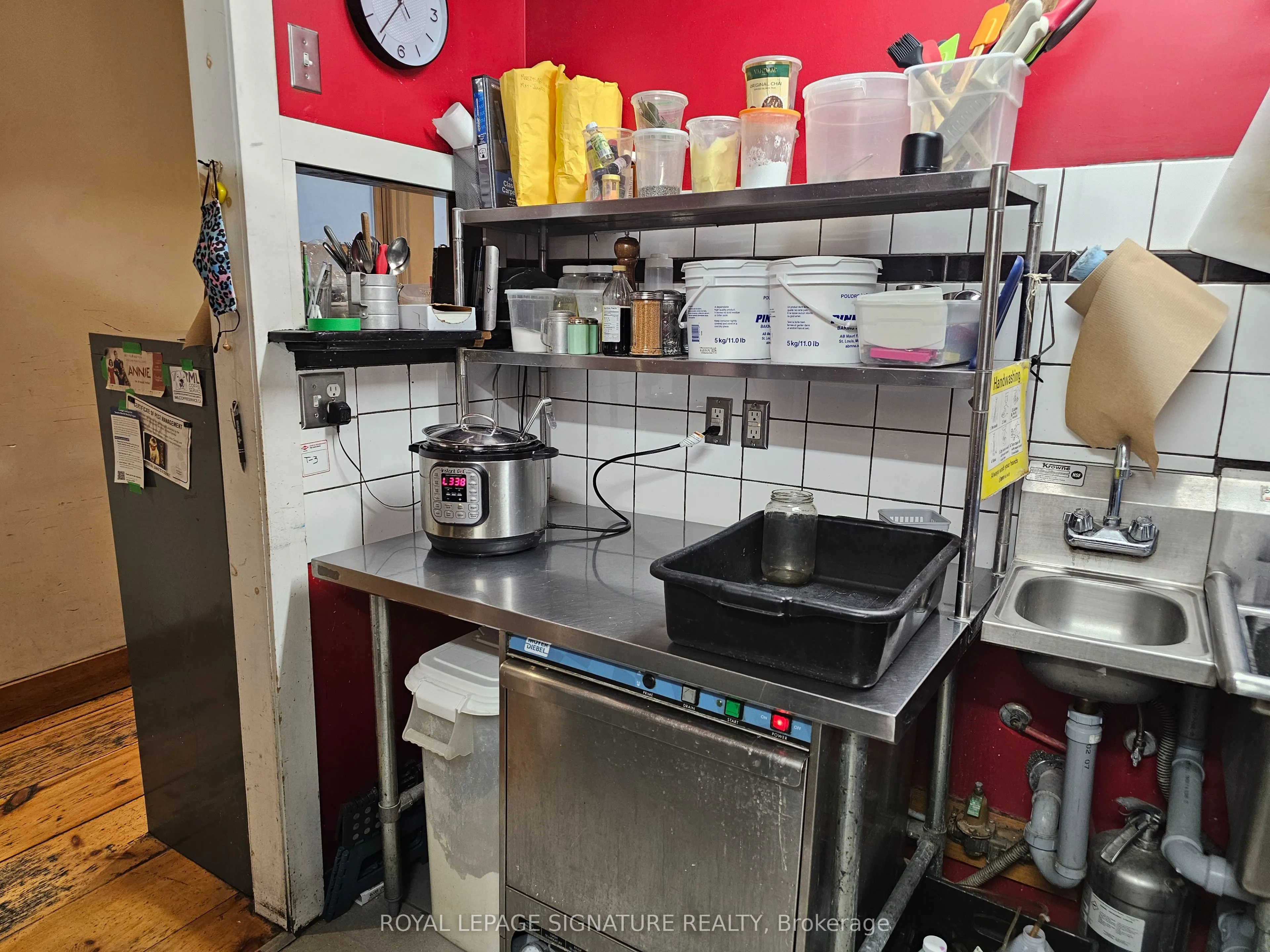 2413 Dundas Street W