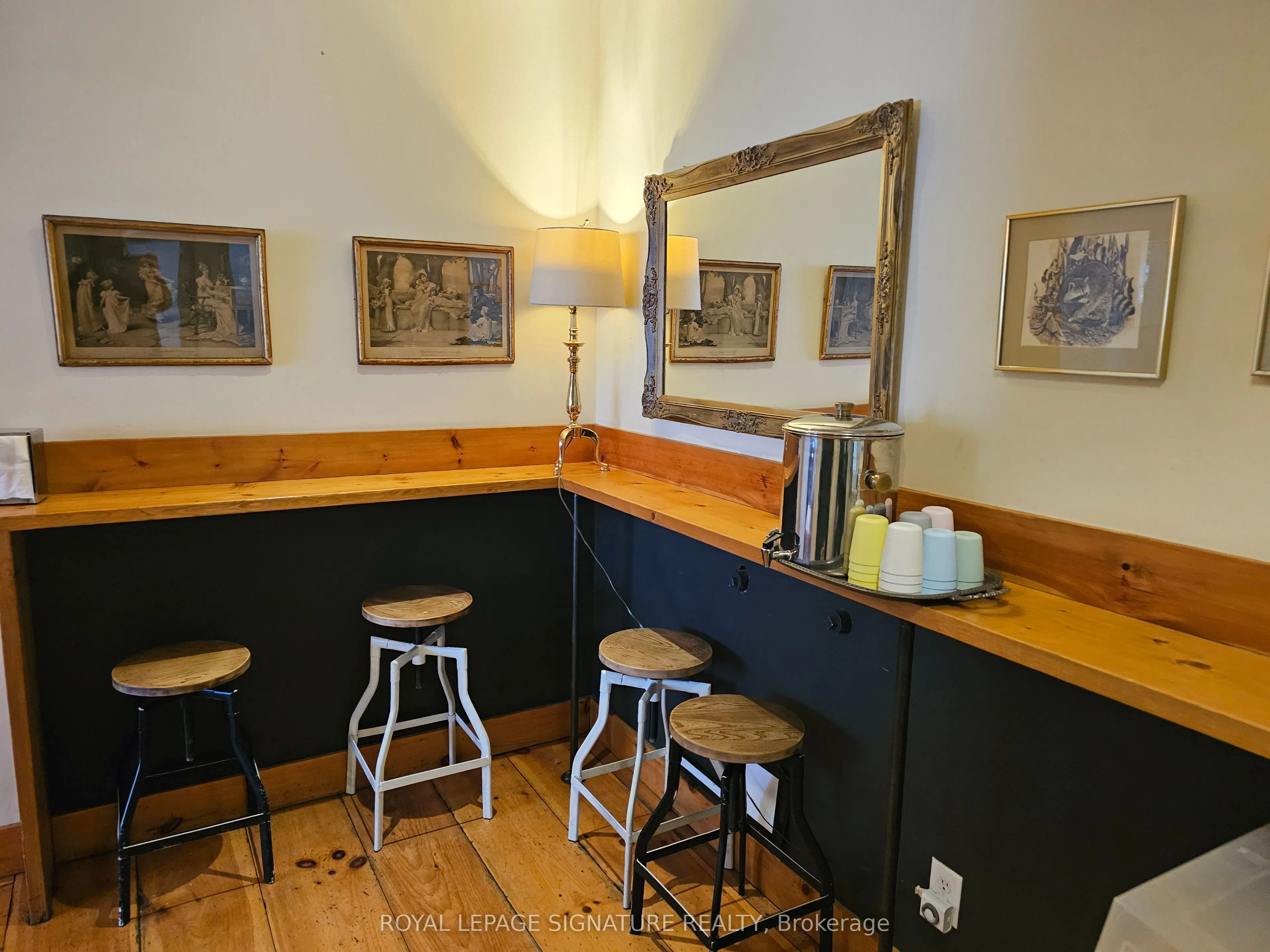2413 Dundas Street W