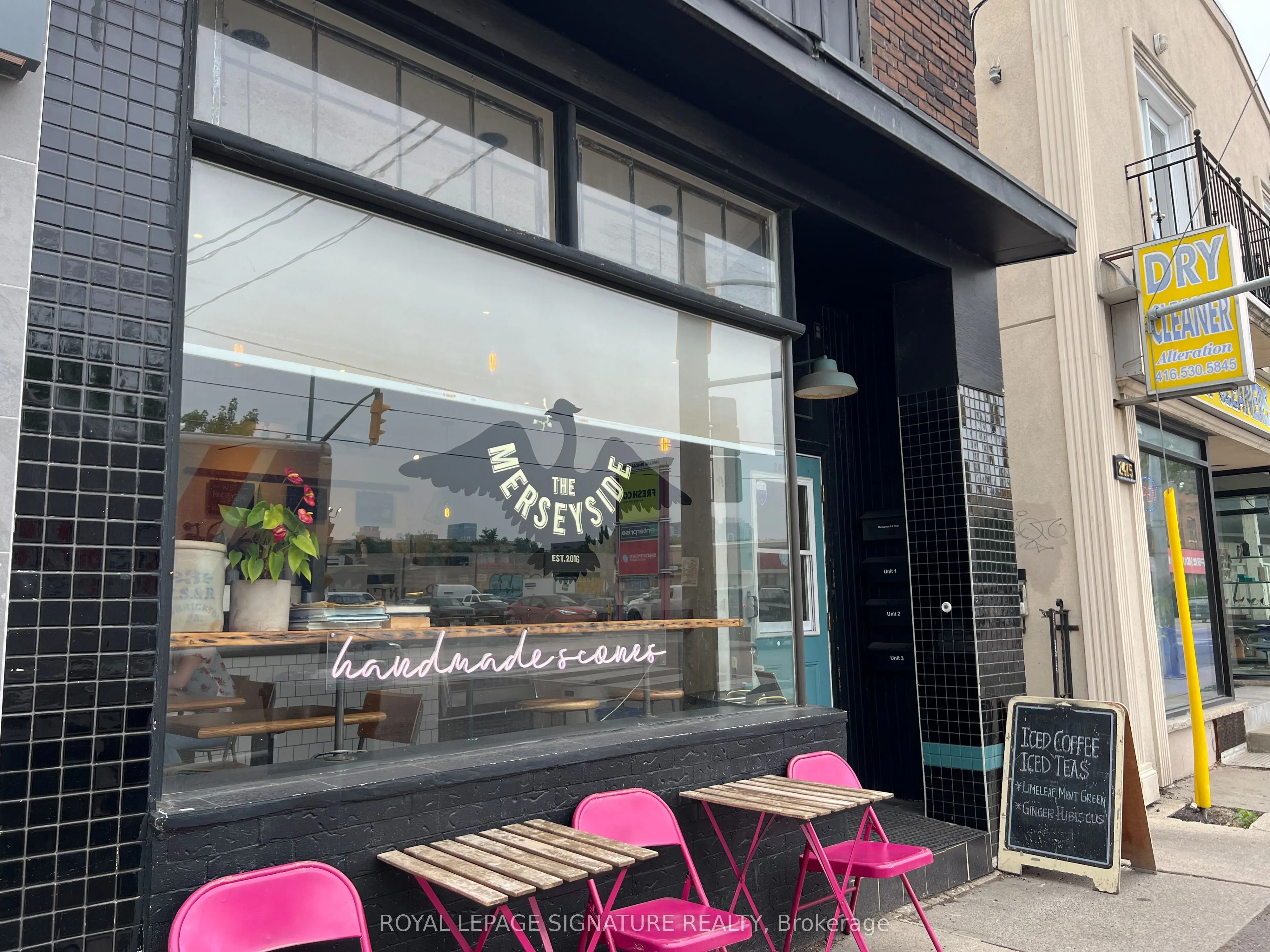 2413 Dundas Street W