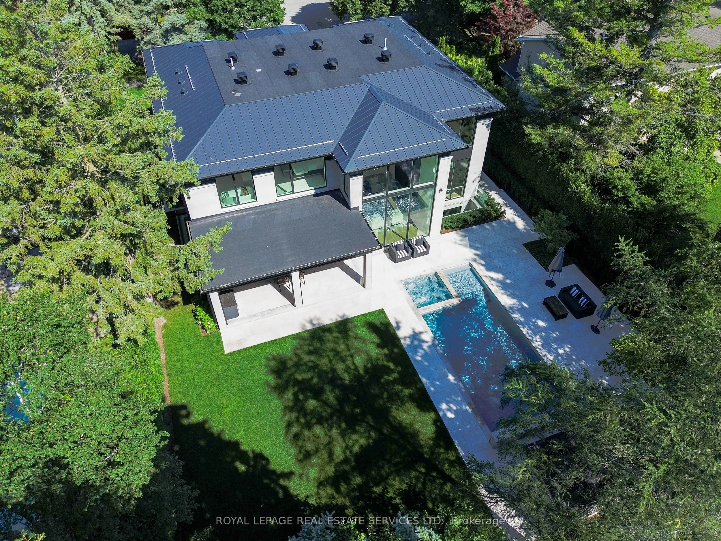 1472 Oakhill Drive