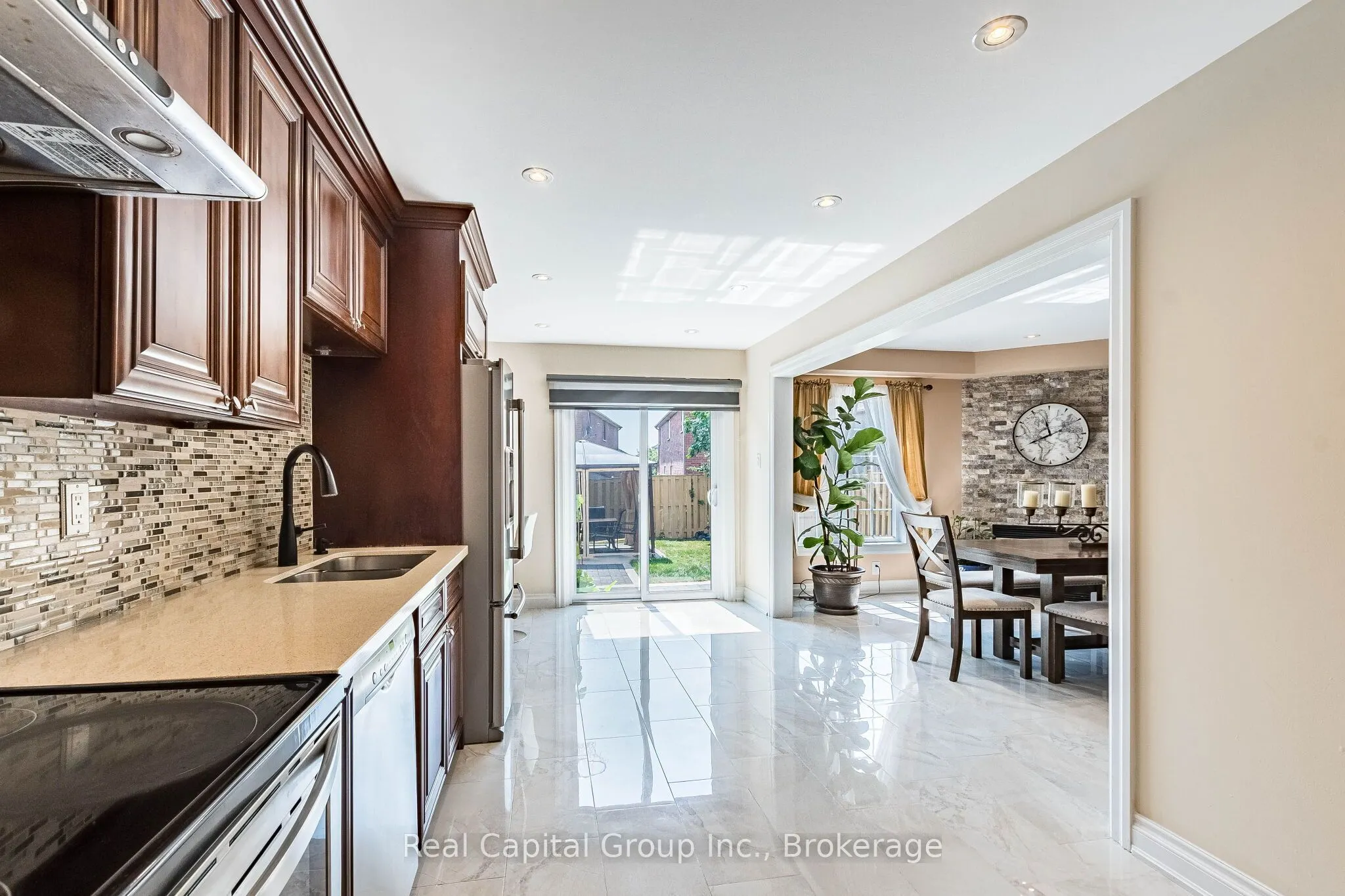 77 Arthurs Crescent