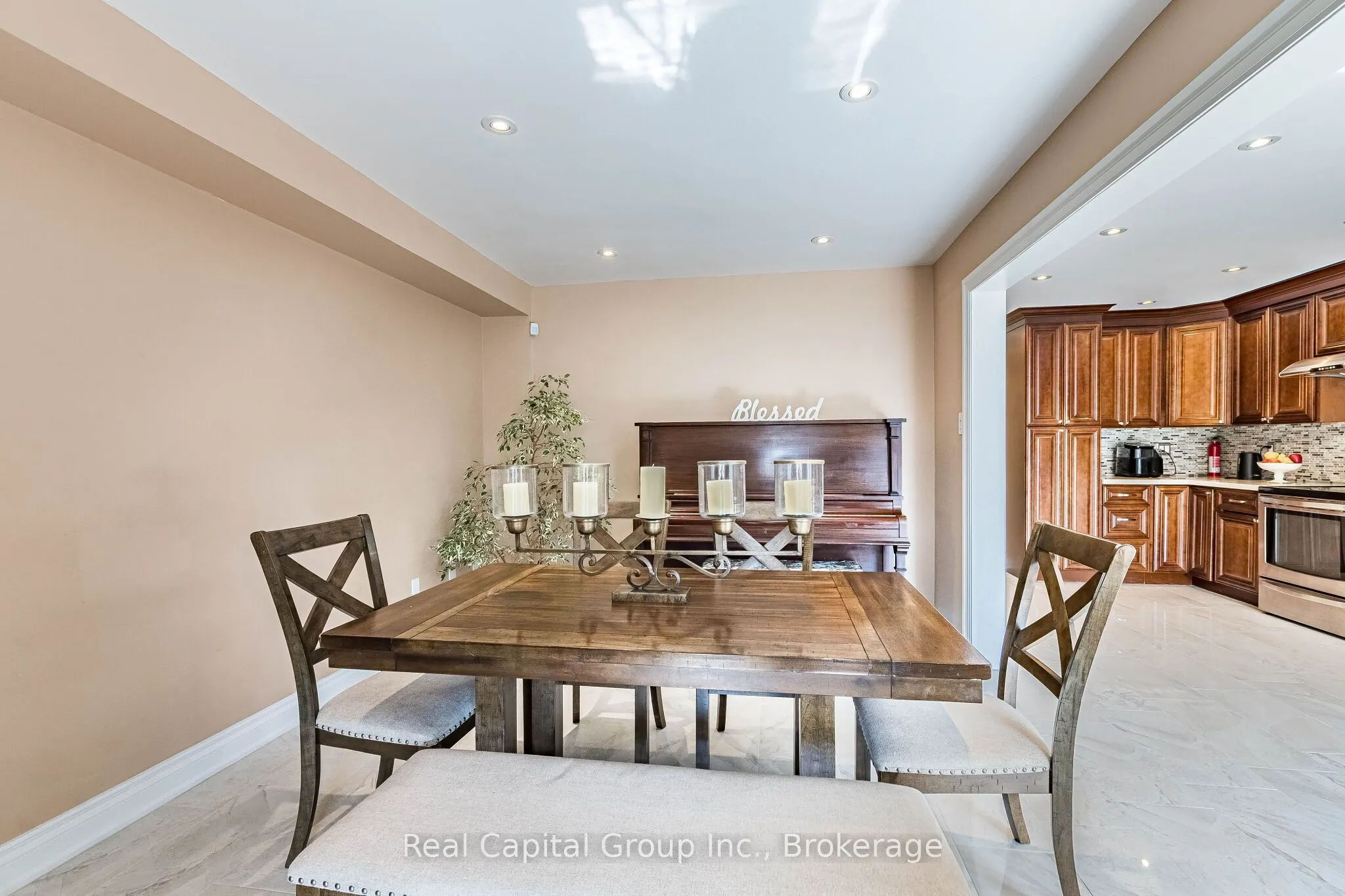 77 Arthurs Crescent