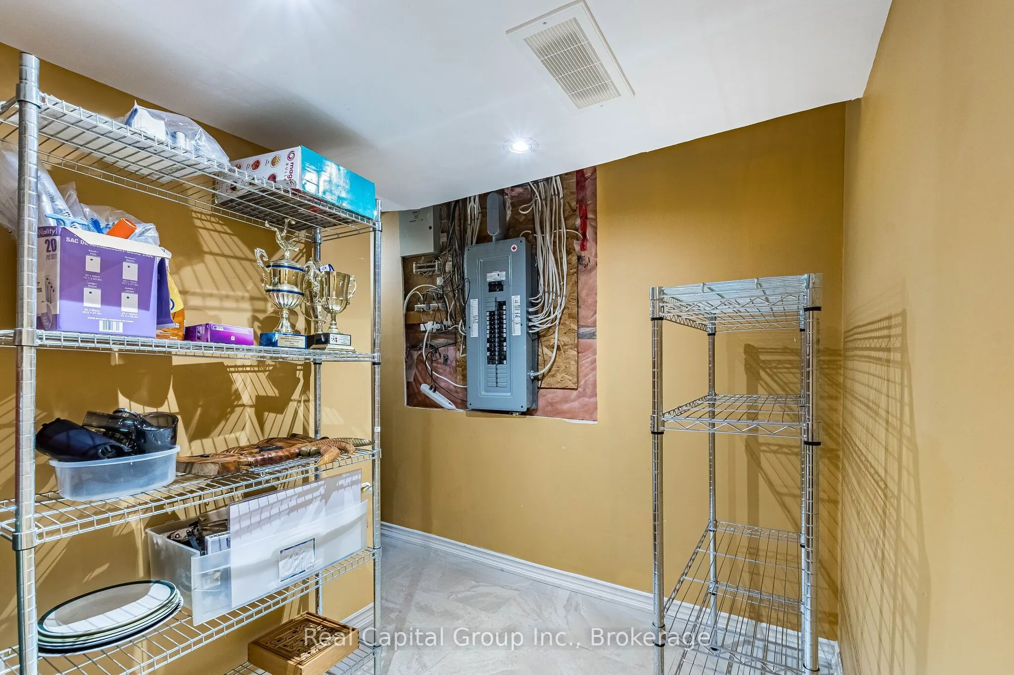 77 Arthurs Crescent