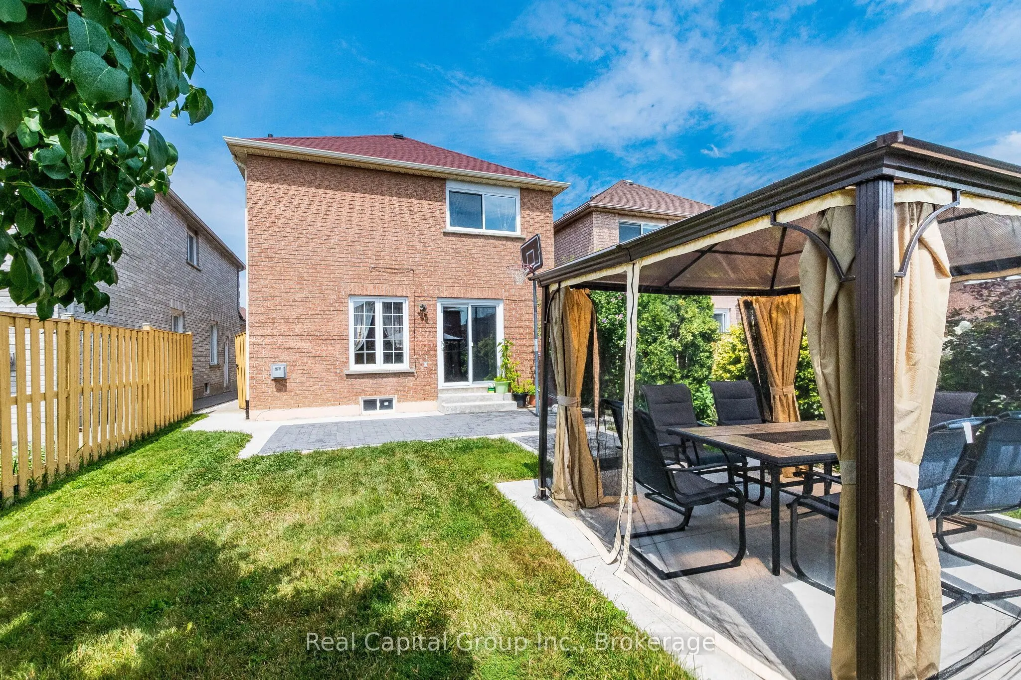 77 Arthurs Crescent